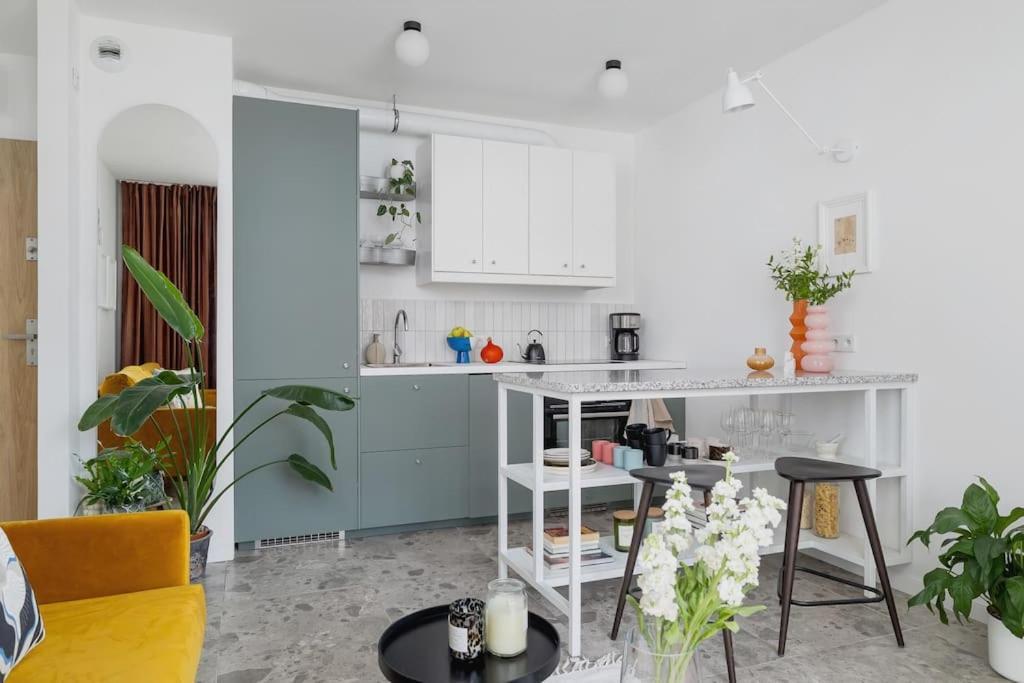 Apartment With Balcony, Private Parking - Bagry Lake - Goszczynskiego 1 Kraków Exteriör bild